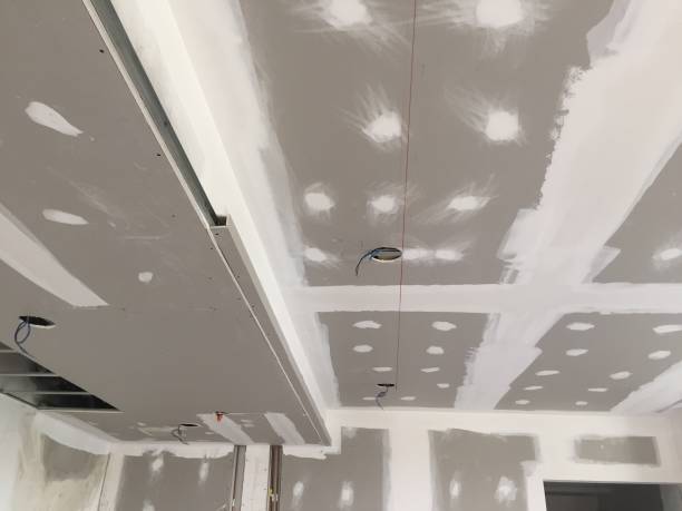 upload/construction-assemble-a-suspended-ceiling-with-drywall-or-gypsum-board-chalk-line.jpg